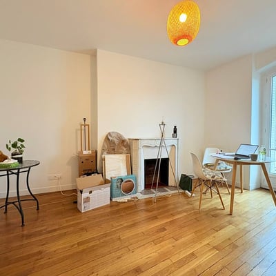 Rent of a 2-room apartment with a balcony and tower view, 48 m², Paris, France
